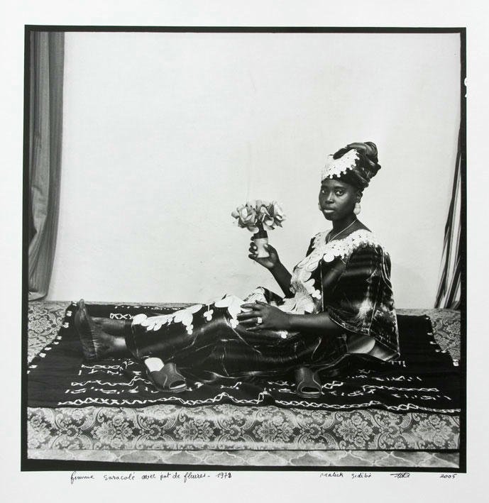 Malick Sidibé - Posing with my flowers 1978